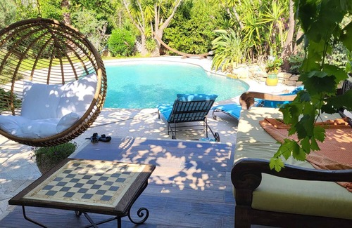 Le Mourillon Villa | Green setting at Cap Brun (Toulon, Var) Villa with spa pool close to beaches.