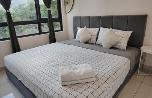 Bandar Sunway Apartment | Greenfield Residence with Amazing Pool View and High-Speed Wi-Fi