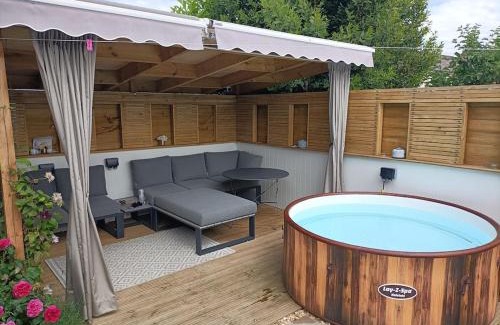 Malvern House | Greenfields Spa with private hottub New listing
