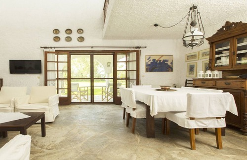 Elia Villa | Greenlea Beachfront Villa, Spathies