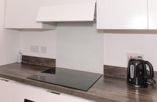 Dundee Apartment | GreenStar Apartments - Short Walk Away Into Dundee City Centre - Next To Abertay University - Perfect For Your Short or Long Stays - Weekly & Monthly Offers For Your Longer Stays