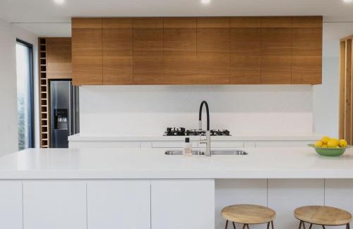 Ocean Grove House | Greenview Luxe - Sleeps 7 - Deck & Firepit