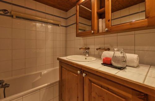 Chamonix City Centre Apartment | Grepon -City Center - Free Swimming pool, Sauna, Gym - Free Parking - By Cozee Rentals