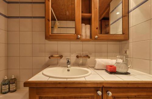 Chamonix City Centre Apartment | Grepon -City Center - Free Swimming pool, Sauna, Gym - Free Parking - By Cozee Rentals