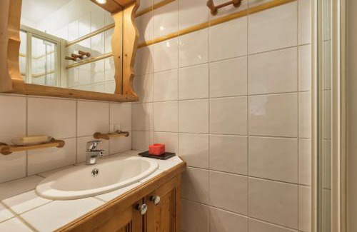 Chamonix City Centre Apartment | Grepon -City Center - Free Swimming pool, Sauna, Gym - Free Parking - By Cozee Rentals