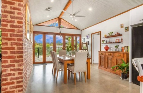 Aldinga House | Grevillea Getaway - Sleeps 6, Pool, Beach, Wifi