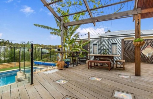 Aldinga House | Grevillea Getaway - Sleeps 6, Pool, Beach, Wifi