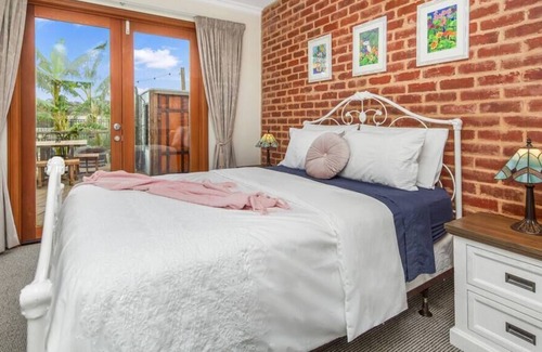 Aldinga House | Grevillea Getaway - Sleeps 6, Pool, Beach, Wifi