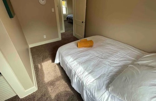 Fort Wayne House | Grey Gent! 3 Bed, Simple, Cute house, Central!