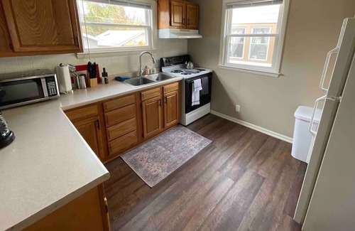 Fort Wayne House | Grey Gent! 3 Bed, Simple, Cute house, Central!