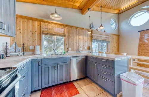 Rockaway Beach House | Grey Haven - Rockaway Beach, OR