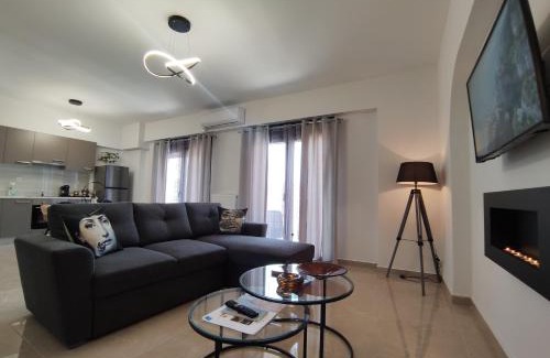 Volos City Centre Apartment | Grey Swan - Modern & Stylish apartment with Private Parking
