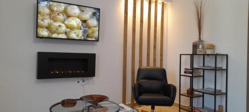 Volos City Centre Apartment | Grey Swan - Modern & Stylish apartment with Private Parking