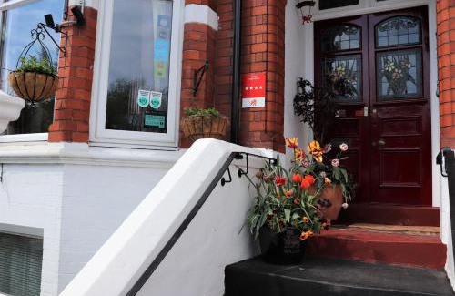 Llandrindod Wells House | Greylands Guest House