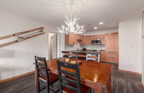 Upper Village Cabin | GREYSTONE LODGE UNIT 220 SKI-IN SKI-OUT 2+2