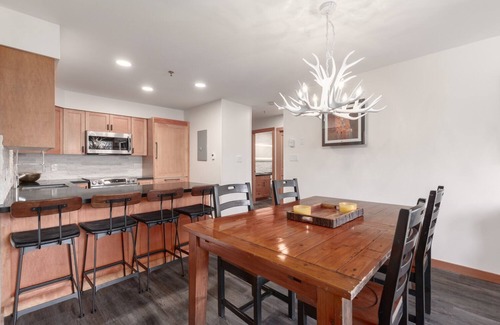 Upper Village Cabin | GREYSTONE LODGE UNIT 220 SKI-IN SKI-OUT 2+2