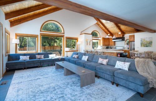 Oakhurst House | Greystone Manor- HUGE home with sleeping for 21