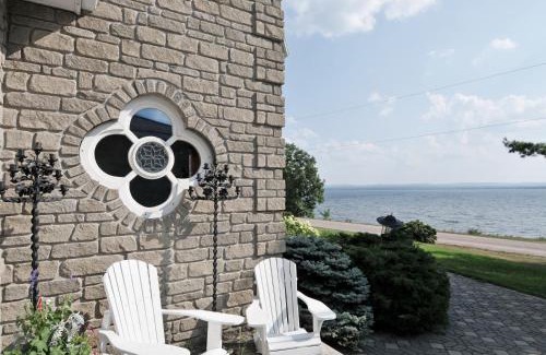 Golden Lake Resort | Greystone on Golden Lake