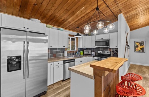 Stowe Area Ski Chalet | Griffin Country Lodge, Chalet 4 ~ a mile to Stowe Resort