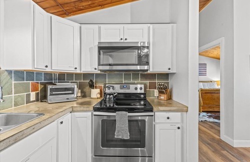Stowe Area Ski Chalet | Griffin Country Lodge, Chalet 1 ~ a mile to Stowe Resort
