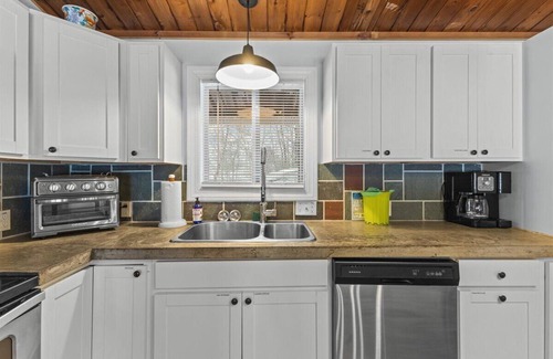 Stowe Area Ski Chalet | Griffin Country Lodge, Chalet 2 ~ a mile to Stowe Resort