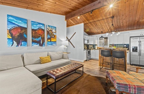Stowe Area Ski Chalet | Griffin Country Lodge, Chalet 2 ~ a mile to Stowe Resort