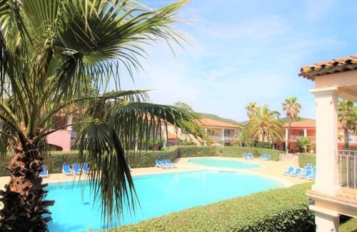 Grimaud Apartment | GRILEG- Pour des vacances idéales en famille ! T2 cabine dans résidence avec piscine chauffée