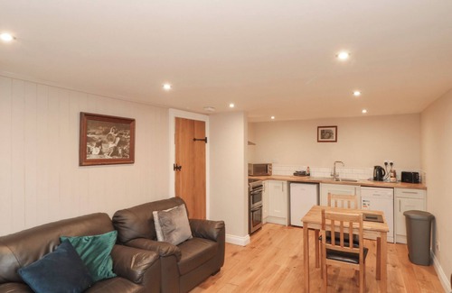 Staithes Apartment | GRIMES NOOK, pet friendly, character holiday cottage in Staithes