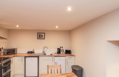 Staithes Apartment | GRIMES NOOK, pet friendly, character holiday cottage in Staithes