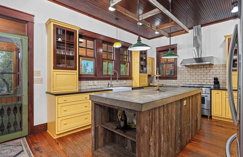 Austin House | Grit&Grace Ranch - Private Resort Style Pool & Spa
