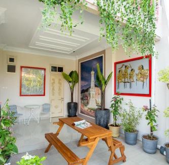 Yogyakarta House | Griya QQ Guest House