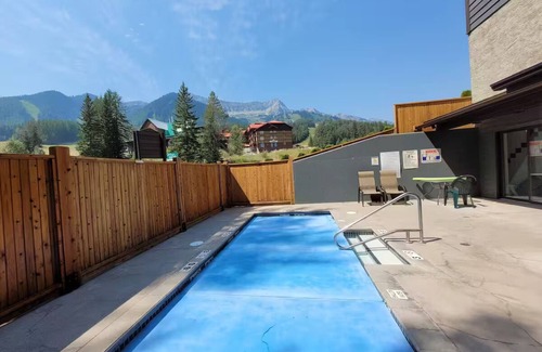 East Kootenay Condo | Griz Inn Condo on the Hill - 100 steps from lift