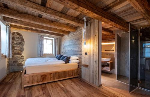 Varena Bed & Breakfast | Grizzly Haus & Frosch Restaurant - Teritoria