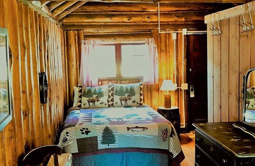 Silver Gate Cabin | Grizzly Lodge