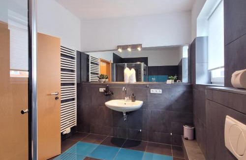 Neustadt in Holstein Apartment | Große Ferienwohnung mit traumhaftem Hafenblick von "Momentic"
