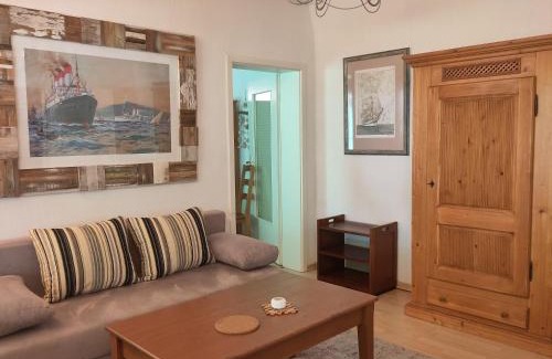 Neumuhlen-Dietrichsdorf Apartment | Große Kutscherwohnung