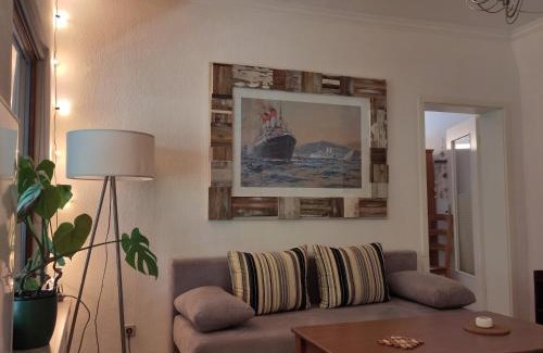 Neumuhlen-Dietrichsdorf Apartment | Große Kutscherwohnung