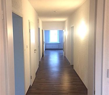 Lage Apartment | Große möblierte Wohnung im Zentrum von Lage