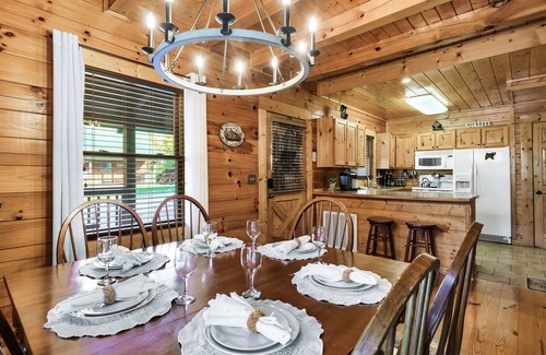 Pigeon Forge Cabin | Groot's Place - 5min from parkway - massage chair/Air hockey/foosball