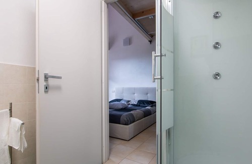 Pietrasanta Apartment | Ground floor apartment in the center with garden