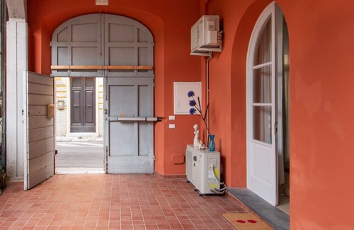 Pietrasanta Apartment | Ground floor apartment in the center with garden