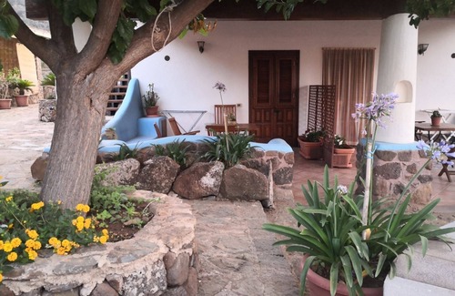 Ustica Apartment | Ground floor apartment with covered terrace