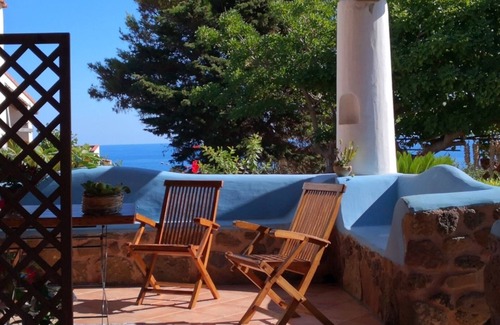 Ustica Apartment | Ground floor apartment with covered terrace