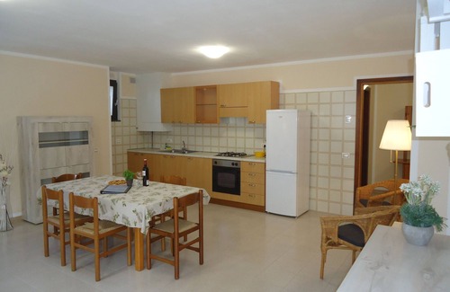 Crone Apartment | Ground floor apartment up to 6 pers., 3 bedrooms, terrace and garden, 300m to the lake