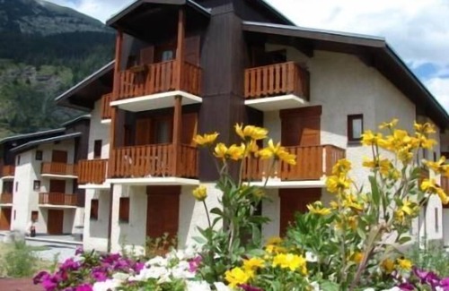 Lanslevillard Apartment | Ground floor, balcony, ski locker, 43m², Val Cenis