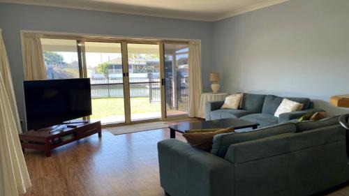 Bongaree House | Ground floor, family unit on the canal with free WIFI!