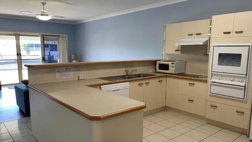 Bongaree House | Ground floor, family unit on the canal with free WIFI!