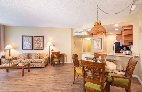 Honokowai Resort | Ground Floor large one bedroom Unit 112 Steps to beach