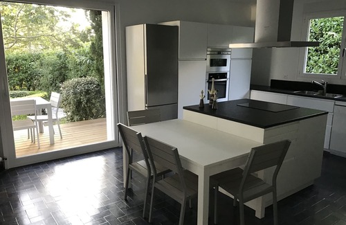 Ciboure Villa | Ground floor of 240 m2 villa with dominant view of the Pyrenees and Spain