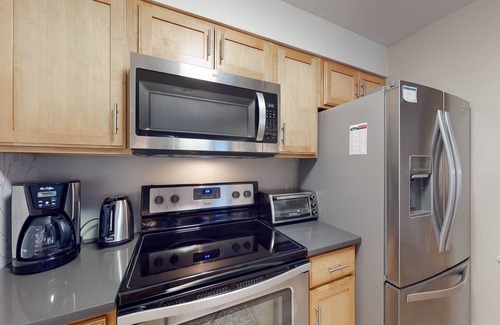 Ludlow Condo | Ground Floor ski-in/out condo, full kitchen & high-speed WiFi